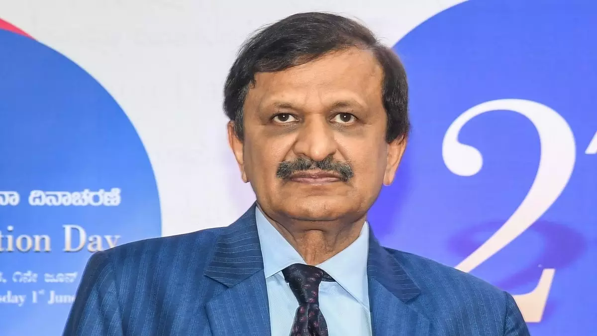 Spike in Heart Attacks | ದೇಶದ ಗಮನ ಸೆಳೆದ ಕರ್ನಾಟಕದ ಹೃದಯಾಘಾತ ಪ್ರಕರಣಗಳ ದಿಢೀರ್ ಏರಿಕೆ : ಪ್ರಧಾನಿ ಜತೆ ಡಾ.ಸಿ.ಎನ್.ಮಂಜುನಾಥ್ ಚರ್ಚೆ Spike in Heart Attacks | ದೇಶದ ಗಮನ ಸೆಳೆದ ಕರ್ನಾಟಕದ ಹೃದಯಾಘಾತ ಪ್ರಕರಣಗಳ ದಿಢೀರ್ ಏರಿಕೆ : ಪ್ರಧಾನಿ ಜತೆ ಡಾ.ಸಿ.ಎನ್.ಮಂಜುನಾಥ್ ಚರ್ಚೆ