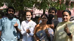 Loksabha Election 2024 | ಸರತಿ ಸಾಲಲ್ಲಿ ನಿಂತು ಮತ ಚಲಾಯಿಸಿದ ಸೆಲೆಬ್ರಿಟಿಗಳು