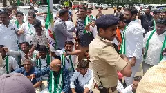 ಪ್ರಜ್ವಲ್‌ ಪೆನ್‌ಡ್ರೈವ್‌ ಪ್ರಕರಣ | ಹುಬ್ಬಳ್ಳಿಯಲ್ಲಿ ಜೆಡಿಎಸ್‌- ಕಾಂಗ್ರೆಸ್ ಕಾರ್ಯಕರ್ತರ ಸಂಘರ್ಷ