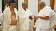 ಧರ್ಮಸ್ಥಳಕ್ಕೆ ಸಾಂಪ್ರದಾಯಿಕ ಉಡುಗೆಯಲ್ಲಿ ಭೇಟಿ ನೀಡಿದ ಸಿದ್ದರಾಮಯ್ಯ