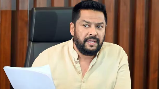 ವಾಲ್ಮೀಕಿ ನಿಗಮ ಹಗರಣ | ಸಚಿವ ಸ್ಥಾನಕ್ಕೆ ನಾಗೇಂದ್ರ ರಾಜೀನಾಮೆ: ಸಿದ್ದು ಸರ್ಕಾರದ ಮೊದಲ ವಿಕೆಟ್ ಪತನ ವಾಲ್ಮೀಕಿ ನಿಗಮ ಹಗರಣ | ಸಚಿವ ಸ್ಥಾನಕ್ಕೆ ನಾಗೇಂದ್ರ ರಾಜೀನಾಮೆ: ಸಿದ್ದು ಸರ್ಕಾರದ ಮೊದಲ ವಿಕೆಟ್ ಪತನ