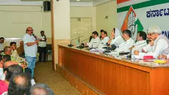 ಕಾಂಗ್ರೆಸ್‌ ಕಚೇರಿಯಲ್ಲಿ ಸಾಹಿತಿಗಳ ಸಭೆ| ಸಾಹಿತಿಗಳೂ ರಾಜಕಾರಣಿಗಳೇ ಎಂದ ಡಿ.ಕೆ. ಶಿವಕುಮಾರ್‌!