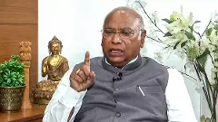 ಗಾಂಧಿ, ಅಂಬೇಡ್ಕರ್ ಪ್ರತಿಮೆಗಳನ್ನು ಮೂಲ ಸ್ಥಳಕ್ಕೆ ವರ್ಗಾಯಿಸಿ: ಸಭಾಪತಿ, ಸಭಾಧ್ಯಕ್ಷರಿಗೆ ಖರ್ಗೆ ಆಗ್ರಹ