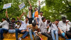 NEET-UG 2024 | ಸಂಸತ್ತಿಗೆ ವಿದ್ಯಾರ್ಥಿಗಳ ಮೆರವಣಿಗೆ:  ಹಲವರ  ಬಂಧನ