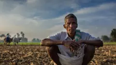 ಬರ ಪರಿಹಾರ ಗಜಗರ್ಭ | ನವಮಾಸ ಕಳೆದರೂ ಅನ್ನದಾತರ ಕೈಸೇರದ ಕಾಸು!