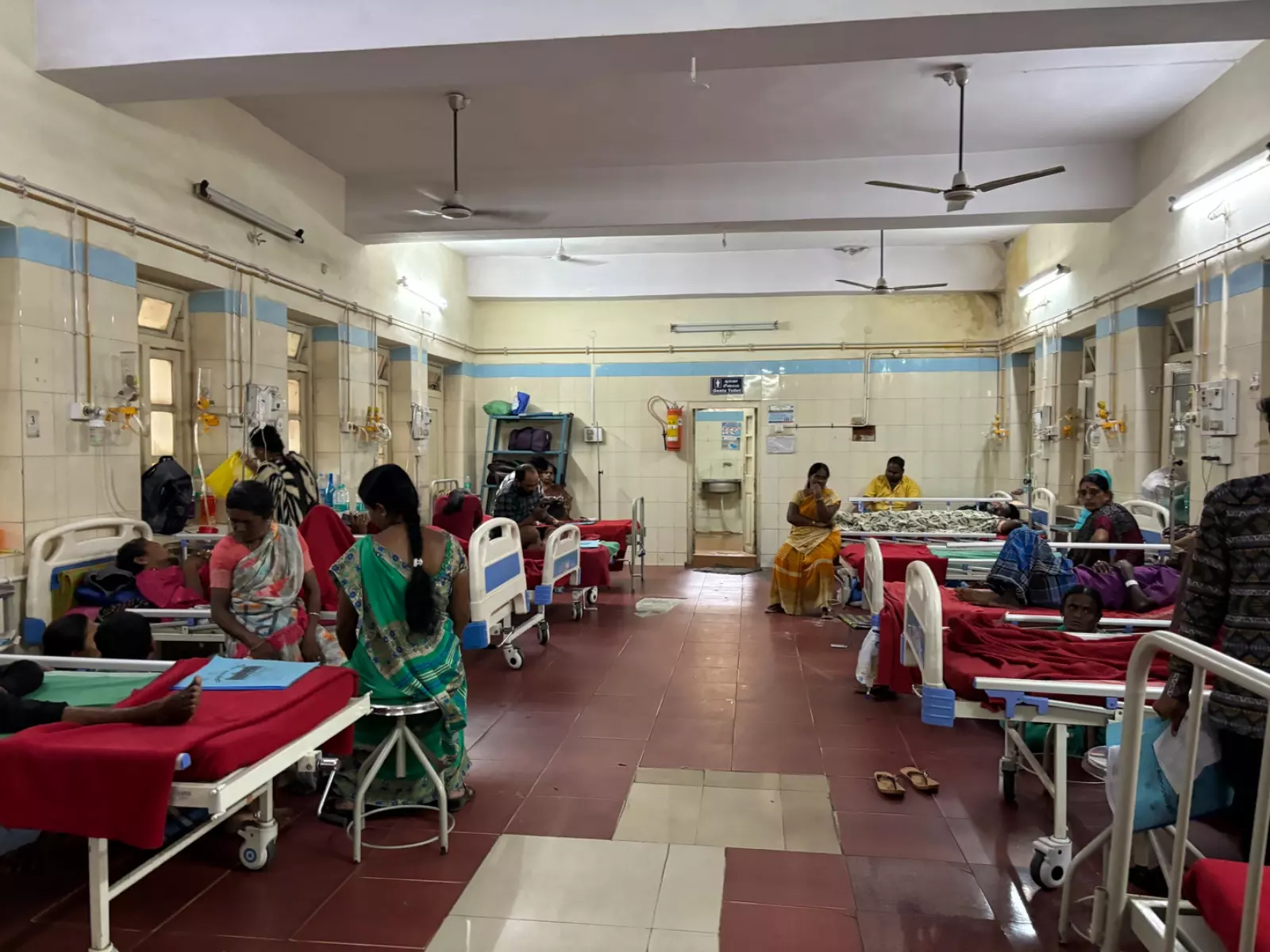 Dengue Outbreak | ಸರ್ಕಾರಿ ಆಸ್ಪತ್ರೆಗಳಲ್ಲಿ ಅವ್ಯವಸ್ಥೆ: ದ ಫೆಡರಲ್‌ ಕರ್ನಾಟಕ ರಿಯಾಲಿಟಿ ಚೆಕ್‌