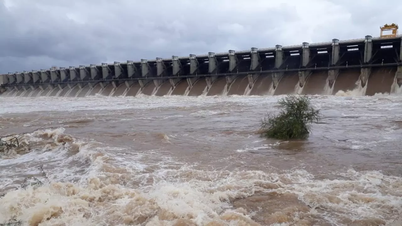 ಭರ್ತಿಯಾಗುತ್ತಿರುವ ಕರ್ನಾಟಕ  ಜಲಾಶಯಗಳು; ಬರದಿಂದ ಕಂಗೆಟ್ಟ ರೈತರಿಗೆ ಆಶಾಕಿರಣ