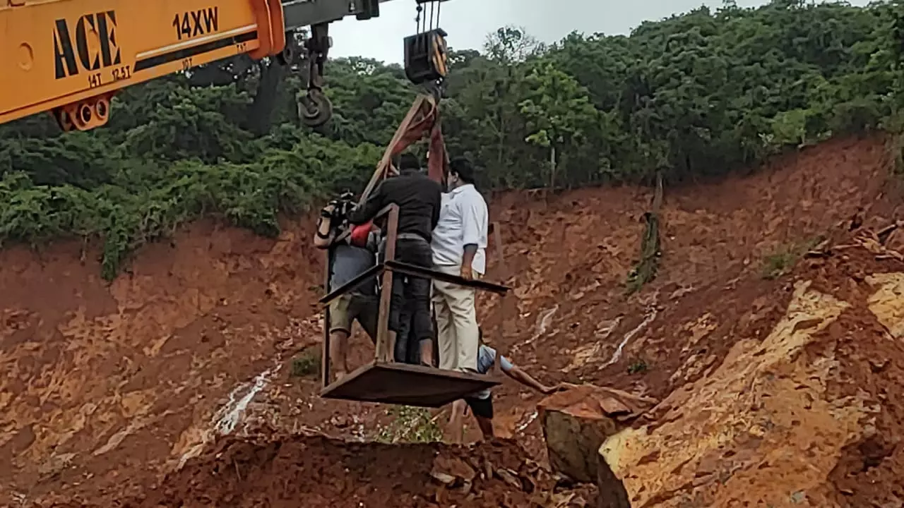 ಅಂಕೋಲ ಗುಡ್ಡಕುಸಿತ |‌ ಕೇರಳ‌ ಚಾಲಕ ಸೇರಿದಂತೆ ಇನ್ನೂ ಪತ್ತೆಯಾಗದ ಮೂವರಿಗಾಗಿ ಮುಂದುವರಿದ ಶೋಧ