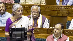 ದೂರದೃಷ್ಟಿಯ ಬಜೆಟ್ ಎಂದ ಮೋದಿ: ಕುರ್ಚಿ ಉಳಿಸಿಕೊಳ್ಳುವ ಬಜೆಟ್ ಎಂದ ರಾಹುಲ್