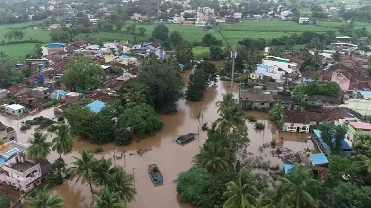 ಕೃಷ್ಣಾ ನದಿ ಪ್ರವಾಹ: 22 ಸೇತುವೆ ಮುಳುಗಡೆ, ಸಂಪರ್ಕ ಕಳೆದುಕೊಂಡ 40 ಗ್ರಾಮ