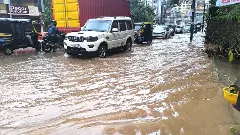 ಕರಾವಳಿಯಲ್ಲಿ ರೆಡ್‌ ಅಲರ್ಟ್‌ | ಭಾರಿ ಮಳೆ: ಮಂಗಳೂರಿನಲ್ಲಿ ಸಂಚಾರ ಅಸ್ತವ್ಯಸ್ಥ