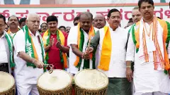 ಮುಡಾ ಪಾದಯಾತ್ರೆ | ನಗಾರಿ ಭಾರಿಸುವ ಮೂಲಕ ಯಡಿಯೂರಪ್ಪ, ಕುಮಾರಸ್ವಾಮಿ ಚಾಲನೆ