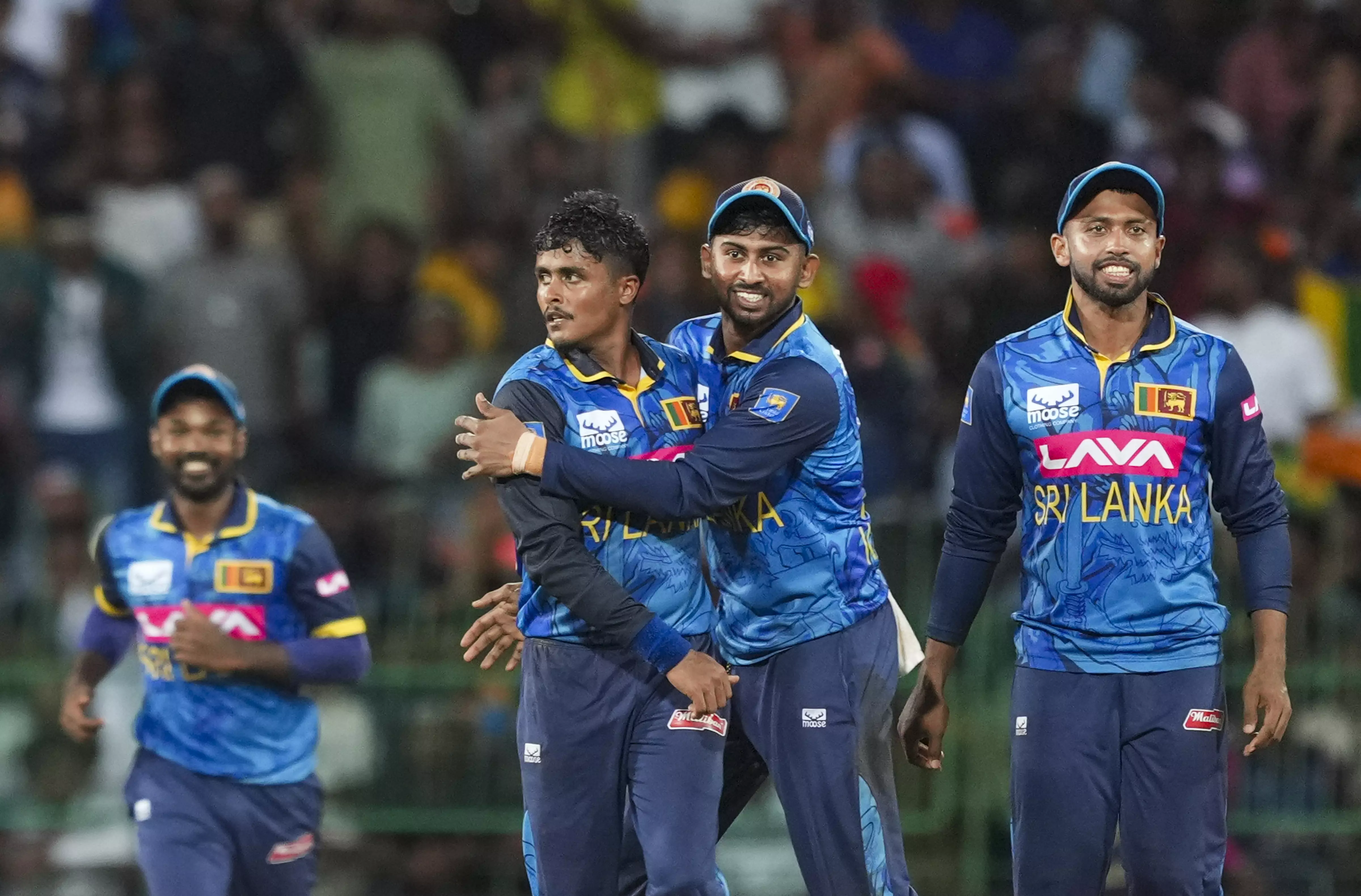 2ನೇ ODI: ಭಾರತ 32 ರನ್‌ ಗಳಿಂದ ಸೋಲು; ಜೆಫ್ರಿ ವಾಂಡರ್ಸೆಗೆ 6 ವಿಕೆಟ್