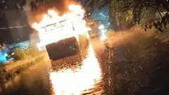 ಬೆಂಗಳೂರು: ಮಳೆಯ ನಡುವೆಯೂ ಹೊತ್ತಿ ಉರಿದ ಎಲೆಕ್ಟ್ರಿಕ್ ಬಸ್‌