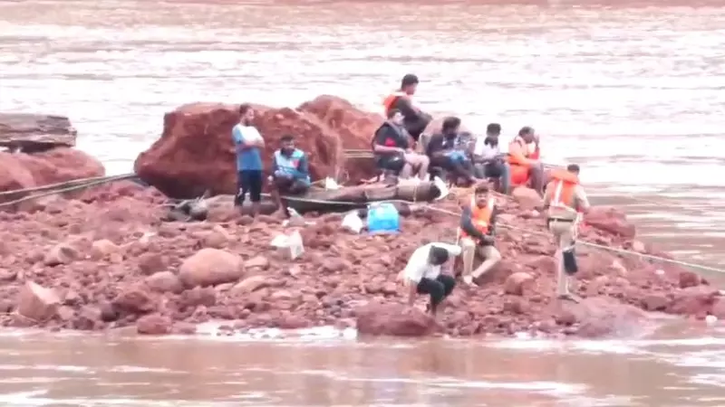 ಶಿರೂರು ಗುಡ್ಡ ಕುಸಿತ | ಸಮುದ್ರದಲ್ಲಿ ಮೃತದೇಹ ಪತ್ತೆ, ಲಾರಿ ಚಾಲಕ ಶವ ಶಂಕೆ