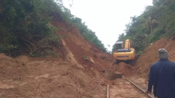 ಮತ್ತೆ ಭೂ ಕುಸಿತ | ಬೆಂಗಳೂರು- ಮಂಗಳೂರು ರೈಲು ಬಂದ್,​ ಪ್ರಯಾಣಿಕರ ಪರದಾಟ