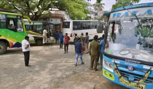 ಹಬ್ಬದ ಸುಲಿಗೆ | ಖಾಸಗಿ ಬಸ್‌ ದರ ಏರಿಕೆಗೆ ಕಡಿವಾಣ: ಆರ್‌ಟಿಒ ಕಾರ್ಯಾಚರಣೆ