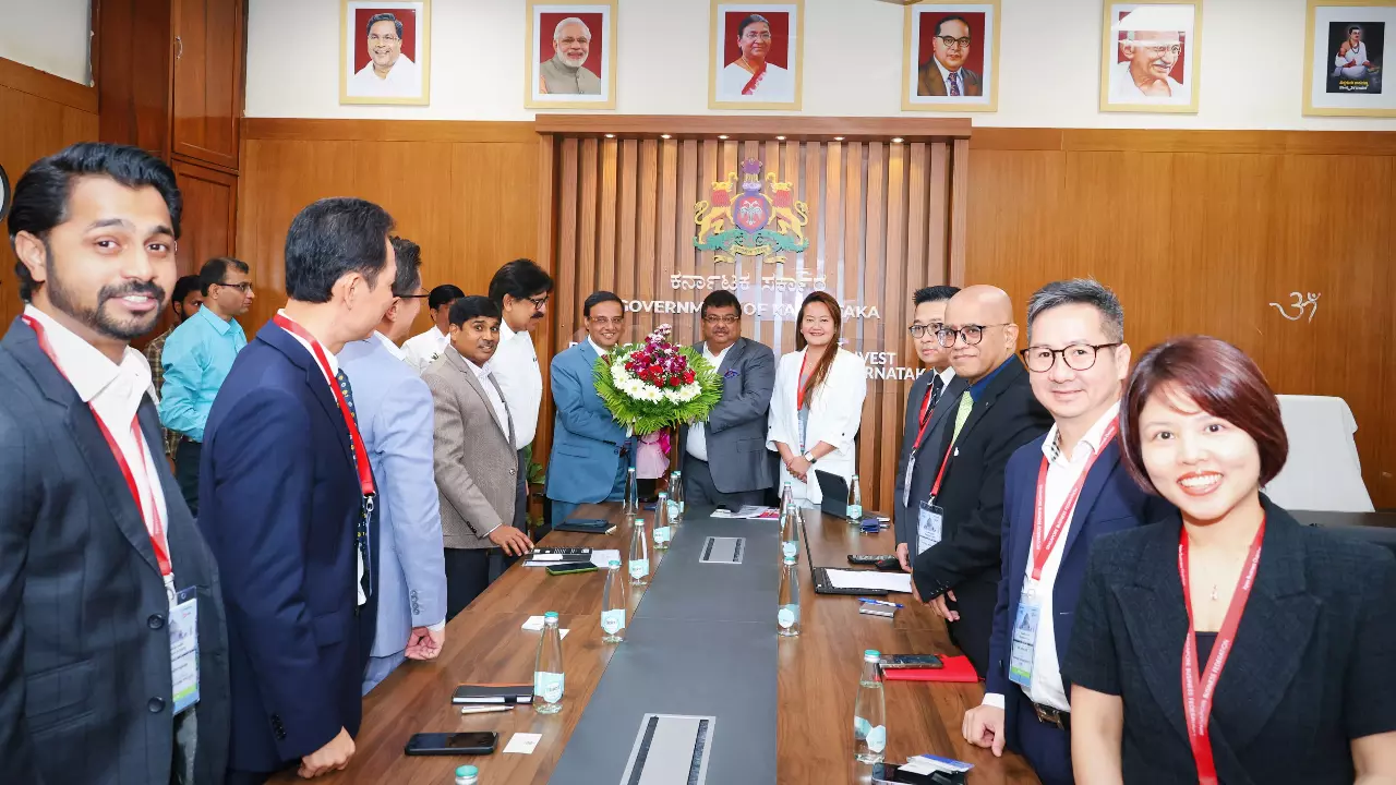 ಸಿಂಗಪುರ ಉದ್ಯಮಿಗಳಿಗೆ ಕರ್ನಾಟಕದಲ್ಲಿ ಬಂಡವಾಳ ಹೂಡಲು ಆಹ್ವಾನ ಸಿಂಗಪುರ ಉದ್ಯಮಿಗಳಿಗೆ ಕರ್ನಾಟಕದಲ್ಲಿ ಬಂಡವಾಳ ಹೂಡಲು ಆಹ್ವಾನ