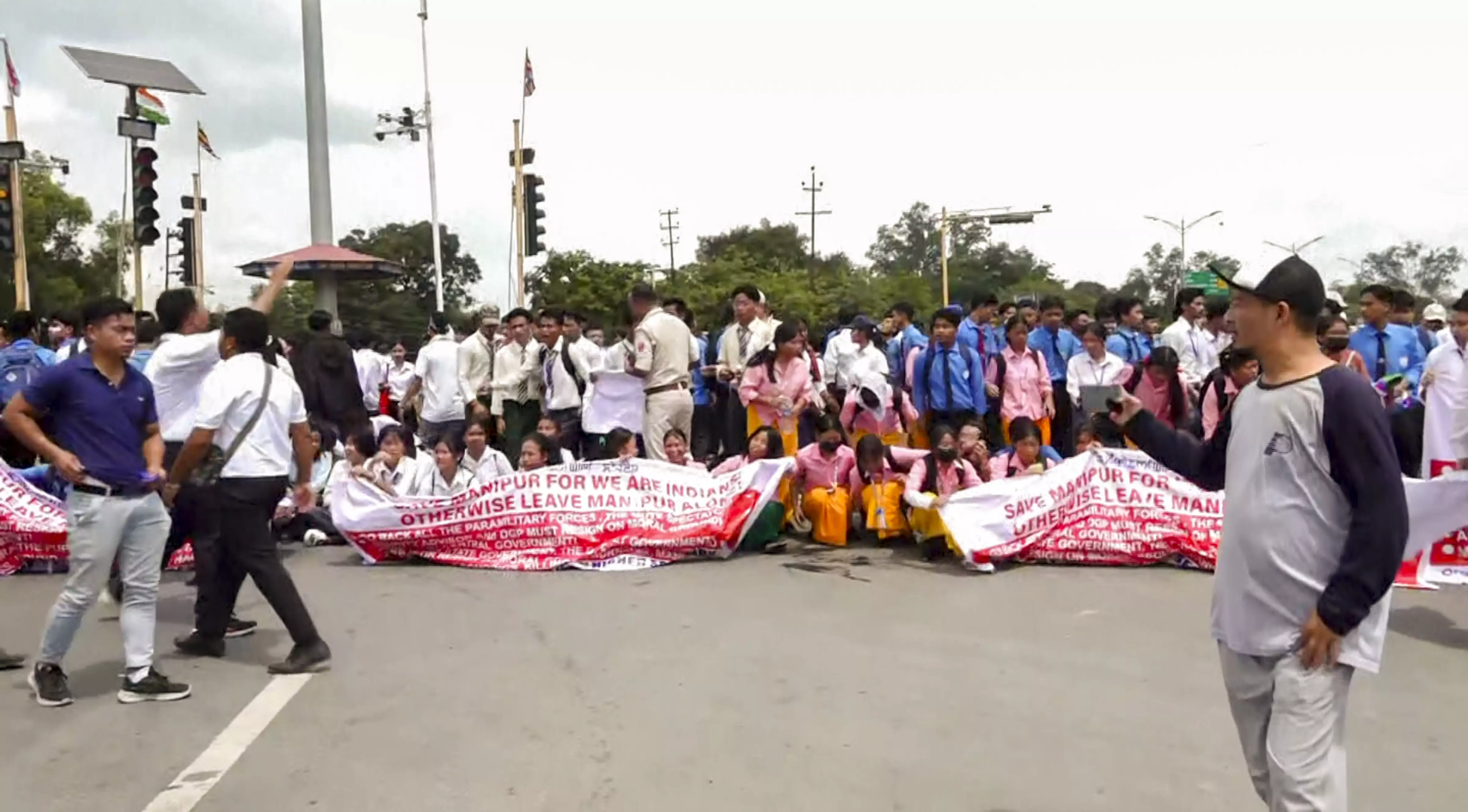 Manipur violence| ನ್ಯಾಯ-ಶಾಂತಿಗೆ ಆಗ್ರಹ, ವಿದ್ಯಾರ್ಥಿಗಳಿಂದ ಪ್ರತಿಭಟನೆ Manipur violence| ನ್ಯಾಯ-ಶಾಂತಿಗೆ ಆಗ್ರಹ, ವಿದ್ಯಾರ್ಥಿಗಳಿಂದ ಪ್ರತಿಭಟನೆ