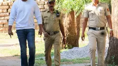 ಮಧ್ಯದ ಬೆರಳು ತೋರಿದ ಘಟನೆ | ಮಾಧ್ಯಮಗಳಿಗೆ ಸನ್ನೆ ಮಾಡಿಲ್ಲ: ನಟ ದರ್ಶನ್ ಸಮರ್ಥನೆ