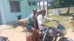 PUBLIC HEALTH SYSTEM | ಬೈಕ್‌ನಲ್ಲೇ ವೃದ್ಧನ ಶವ ಸಾಗಿಸಿದ ಮಕ್ಕಳು!