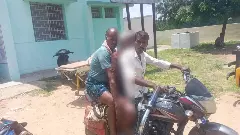 ಬೈಕ್​ ಮೇಲೆ ಶವ ಸಾಗಣೆ | ಆರೋಗ್ಯಾಧಿಕಾರಿಗೆ ಸಿಎಂ ಕಚೇರಿಯಿಂದ ನೋಟಿಸ್