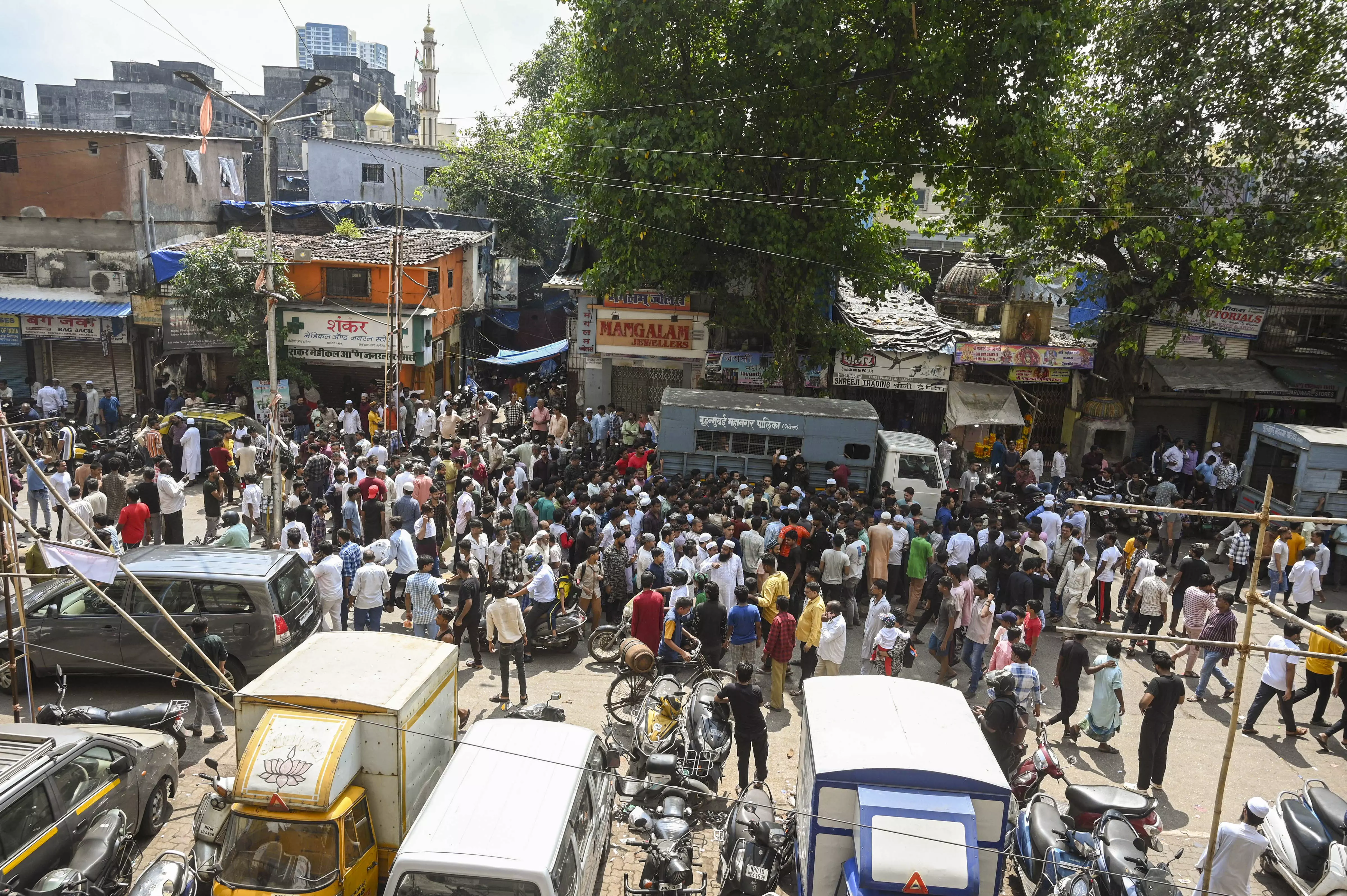 Tension in Dharavi| ಮಸೀದಿಯ ಅಕ್ರಮ ಭಾಗ ಉರುಳಿಸಲು ಸಮ್ಮತಿ