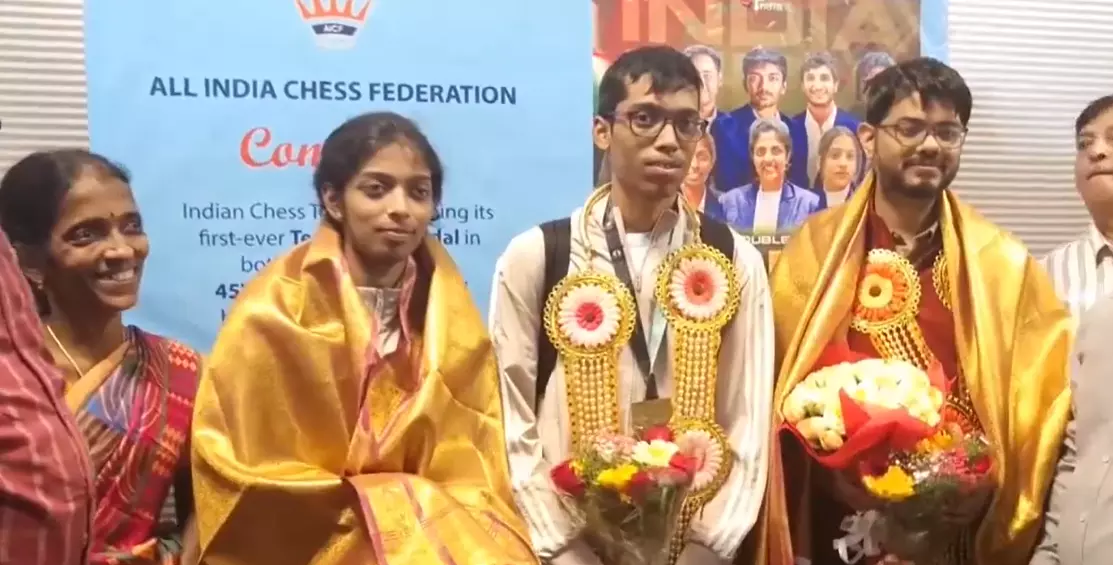 Chess Olympiad | ಗುಕೇಶ್,  ಪ್ರಗ್ನಾನಂದ, ವೈಶಾಲಿ, ಶ್ರೀನಾಥ್ ಗೆ ಅದ್ಧೂರಿ ಸ್ವಾಗತ