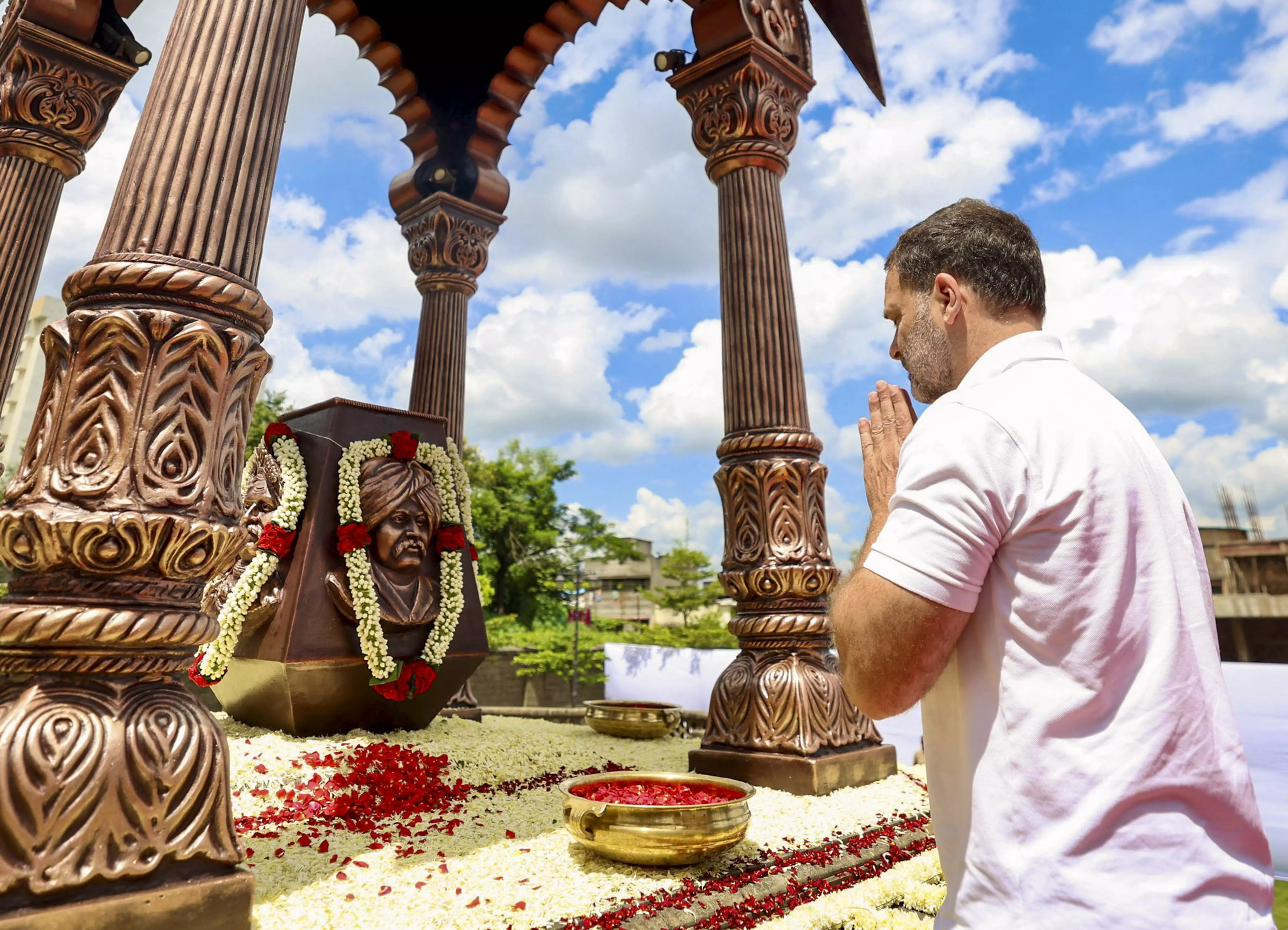 Maharashtra | ಶಿವಾಜಿ ಸೀಮೆಯಲ್ಲಿ ಪ್ರಧಾನಿ ಮೇಲೆ ರಾಹುಲ್ ವಾಗ್ದಾಳಿ