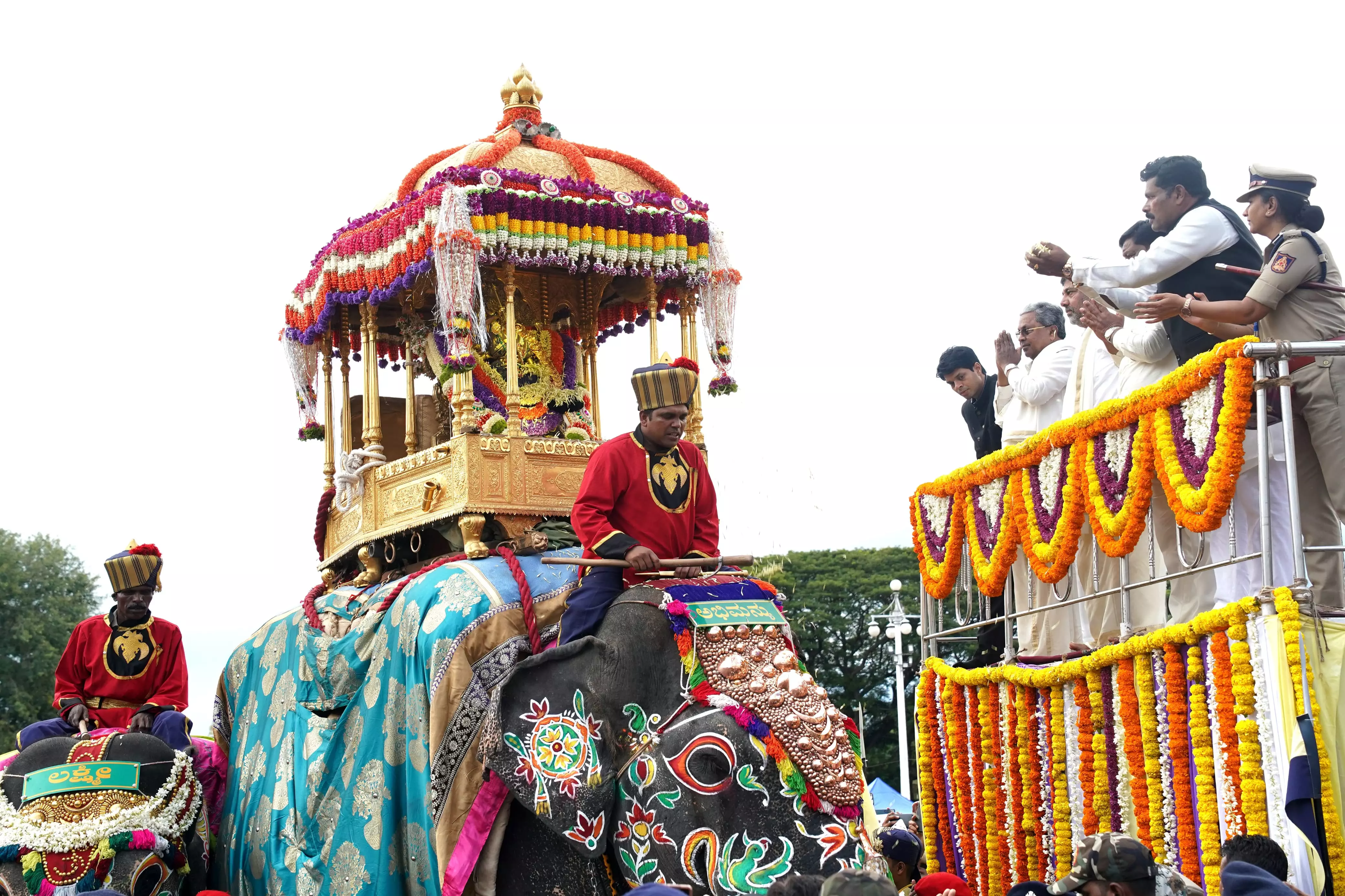 Mysuru Dasara-2024 | ಅದ್ಧೂರಿ ಜಂಬೂ ಸವಾರಿಗೆ ಚಾಲನೆ ನೀಡಿದ ಸಿಎಂ ಸಿದ್ದರಾಮಯ್ಯ