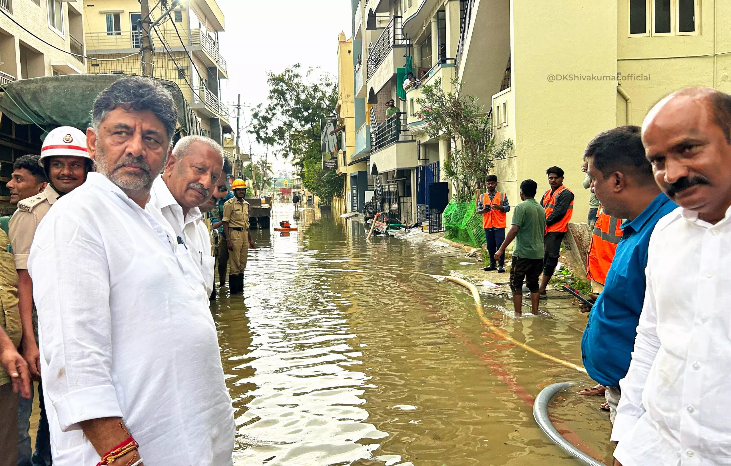 ಬೆಂಗಳೂರು ಪ್ರವಾಹ | ಅಪಾರ್ಟ್‌ಮೆಂಟ್ ಬಾಗಿಲು ಒಡೆದು ತೆರವುಗೊಳಿಸಿ: ಡಿಸಿಎಂ ಖಡಕ್ ಆದೇಶ