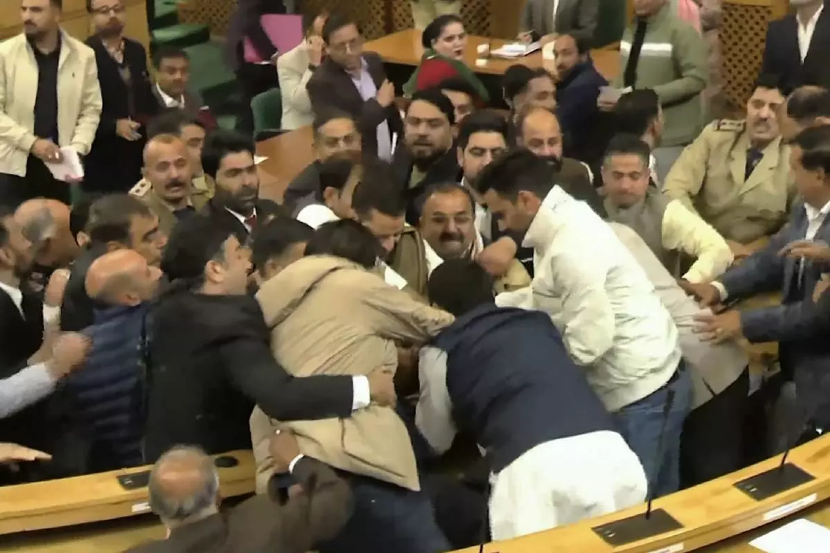 J-K Assembly : ಜಮ್ಮು ಕಾಶ್ಮೀರ ವಿಧಾನ ಸಭೆ ಕಲಾಪದಲ್ಲಿ ಮಾರಾಮಾರಿ; ಹೊಡೆದಾಡಿಕೊಂಡ ಸದಸ್ಯರು