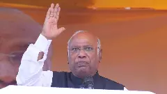 ಶಾಸಕರನ್ನು ಮೇಕೆಗಳಂತೆ ಖರೀದಿಸುವ ಮೋದಿ, ಕೊಬ್ಬಿಸಿ ಹಬ್ಬ ಮಾಡುತ್ತಾರೆ; ಖರ್ಗೆ ಲೇವಡಿ