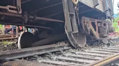 ತೆಲಂಗಾಣದಲ್ಲಿ ಹಳಿ ತಪ್ಪಿದ 11 ರೈಲ್ವೆ ಬೋಗಿಗಳು: ರೈಲು ಸಂಚಾರದಲ್ಲಿ ಭಾರೀ ವ್ಯತ್ಯಯ