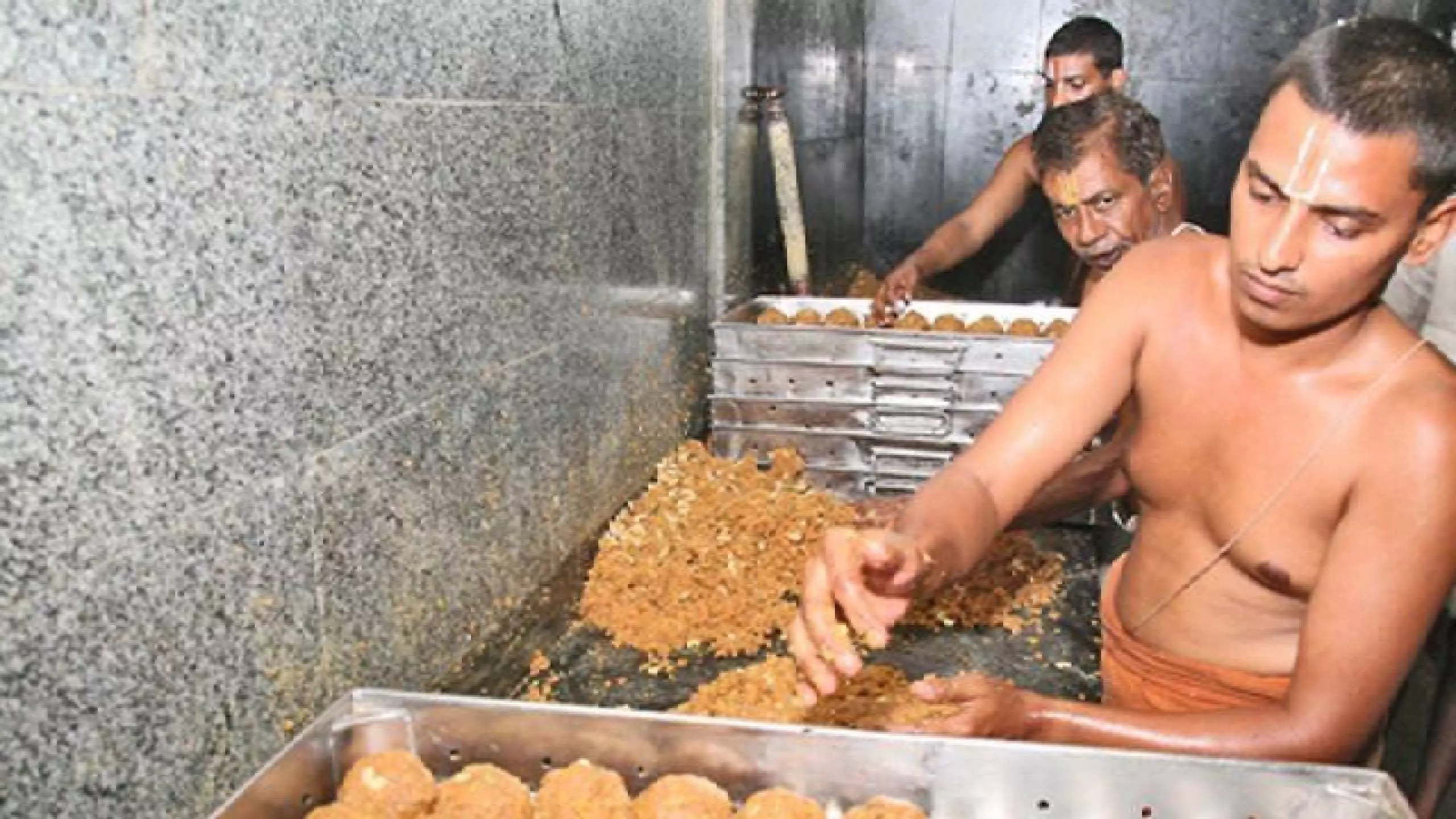 Tirupati Laddu Row | ತಿರುಪತಿ ಲಡ್ಡು ಕಲಬೆರೆಕೆ ಪ್ರಕರಣ: ಎಸ್‌ಐಟಿ ತನಿಖೆ ಆರಂಭ