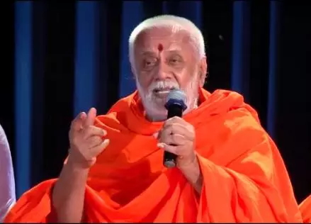 Swamiji Controvarcy | ರಾಜಕೀಯ ಬಣ್ಣ ಪಡೆದ ಸ್ವಾಮೀಜಿ ಹೇಳಿಕೆ; ಕಾಂಗ್ರೆಸ್‌-ಬಿಜೆಪಿ ನಾಯಕರ ಜಟಾಪಟಿ