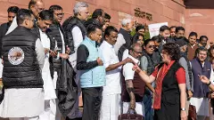 ಅದಾನಿ ಲಂಚ ಪ್ರಕರಣ | ಇಂಡಿಯಾ ಒಕ್ಕೂಟದಿಂದ ಸಂಸತ್‌ ಮುಂದೆ ಪ್ರತಿಭಟನೆ