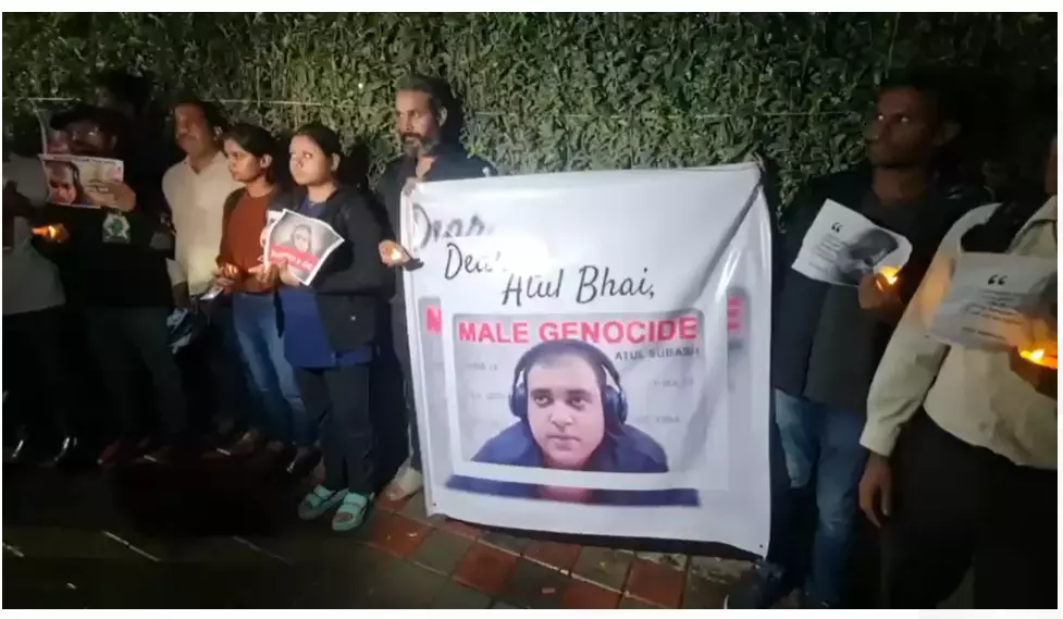 ಅತುಲ್ ಆತ್ಮಹತ್ಯೆ ಪ್ರಕರಣ:  ಟೆಕ್ಕಿಗಳಿಂದ ನ್ಯಾಯಕ್ಕಾಗಿ ಕ್ಯಾಂಡಲ್‌ಲೈಟ್‌  ಪ್ರತಿಭಟನೆ