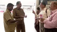 ಸಾರಿಗೆ ಮುಷ್ಕರ | ಡಿಸೆಂಬರ್ 31ರಿಂದ ಮುಷ್ಕರ: ಬೆಂಬಲ ನೀಡುವಂತೆ ಕರಪತ್ರ ಹಂಚಿದ ಮುಖಂಡರು