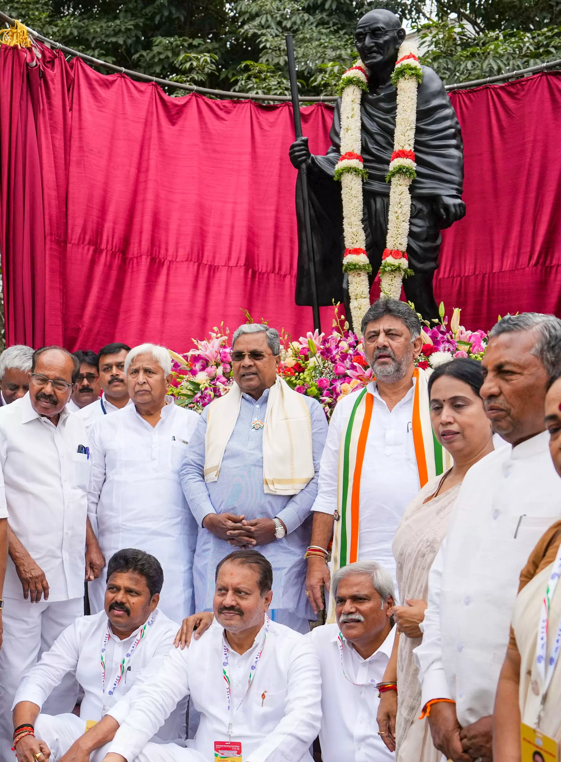 ಬೆಳಗಾವಿ ʼಗಾಂಧಿ ಭಾರತʼ | ಕಾಂಗ್ರೆಸ್ ಅಧಿವೇಶನ ಶತಮಾನೋತ್ಸವ: ವೀರಸೌಧದಲ್ಲಿ ಗಾಂಧಿ ಪ್ರತಿಮೆ ಅನಾವರಣ