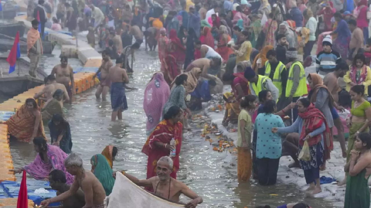 Maha Kumbh Mela: ಮಹಾಕುಂಭ ಮೇಳ ಆರಂಭ: ಸಾಧು–ಸಂತರ ಮಹಾಪೂರ