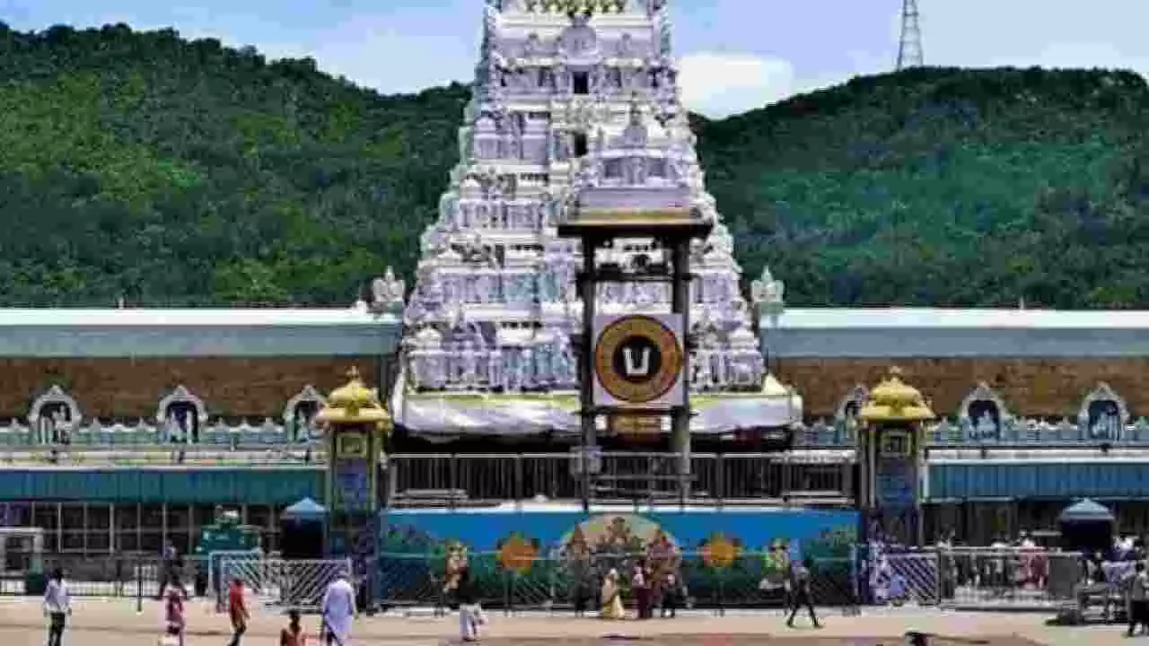 Tirupati Temple: ತಿರುಪತಿ ದೇವಾಲಯದಲ್ಲಿದ್ದ 18 ಹಿಂದೂಯೇತರ ನೌಕರರ ವಿರುದ್ಧ ಕ್ರಮ