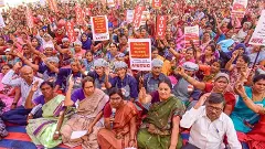 Protest | ಅಕ್ಷರ ದಾಸೋಹ ಕಾರ್ಮಿಕರ ಪ್ರತಿಭಟನೆ; ವಿವಿಧ ಬೇಡಿಕೆ ಈಡೇರಿಕೆಗೆ ಆಗ್ರಹ