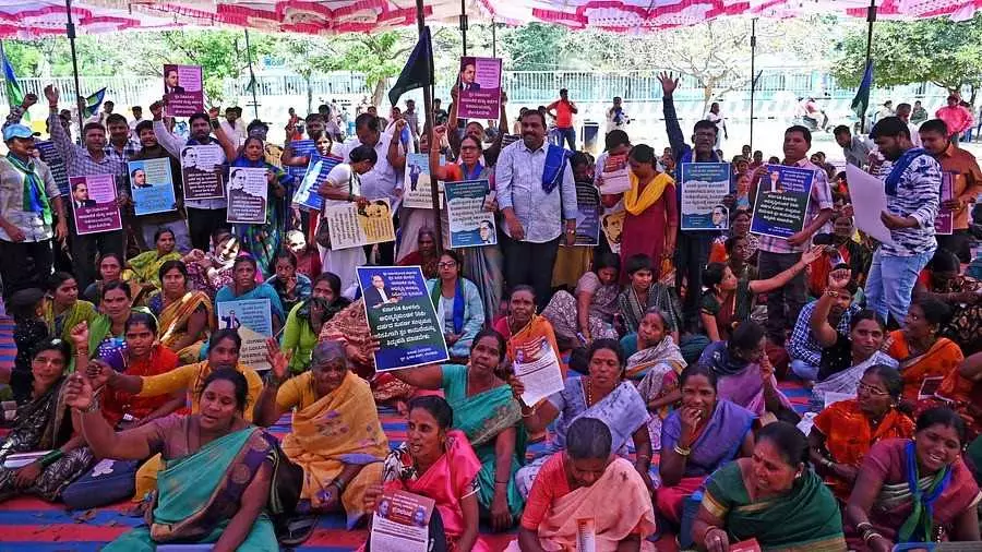 Slum Dwellers Protest| ಕೊಳೆಗೇರಿ ಅಭಿವೃದ್ಧಿಗೆ 5 ಸಾವಿರ ಕೋಟಿ ರೂ. ನೀಡಲು ಆಗ್ರಹಿಸಿ ಪ್ರತಿಭಟನೆ