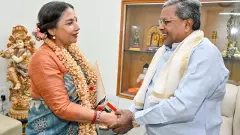 ಶಬಾನಾ ಆಜ್ಮಿಗೆ ಜೀವಮಾನ ಸಾಧನೆ ಪ್ರಶಸ್ತಿ ಪ್ರದಾನ ಮಾಡಿದ ಸಿಎಂ ಸಿದ್ದರಾಮಯ್ಯ