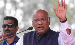 ನಿರ್ಧಾರ ಸಿದ್ದರಾಮಯ್ಯ ಅವರ ಸಂಪುಟಕ್ಕೆ ಬಿಟ್ಟಿದ್ದು: ಮಲ್ಲಿಕಾರ್ಜುನ ಖರ್ಗೆ