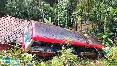KSRTC Bus Accident : ನಿಯಂತ್ರಣ ತಪ್ಪಿ ಮನೆ ಮೇಲೆ ಬಿದ್ದ ಬಸ್‌; 30  ಜನರಿಗೆ ಗಾಯ