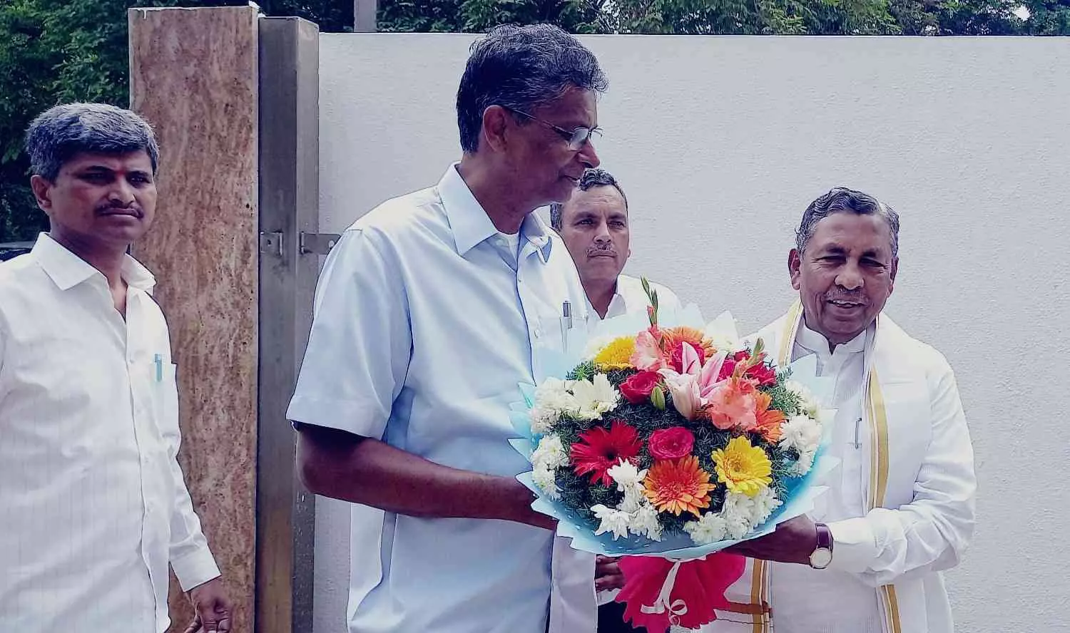 ಕೆ.ಎಚ್‌.ಮುನಿಯಪ್ಪ ಮನೆ ಸತೀಶ್‌ ಭೇಟಿ | ಜಾತಿಗಣತಿ ವರದಿ ವಿರೋಧಿಸುವವರಿಗೆ ತಿರುಗೇಟು ನೀಡಲು ಪ್ಲಾನ್‌?