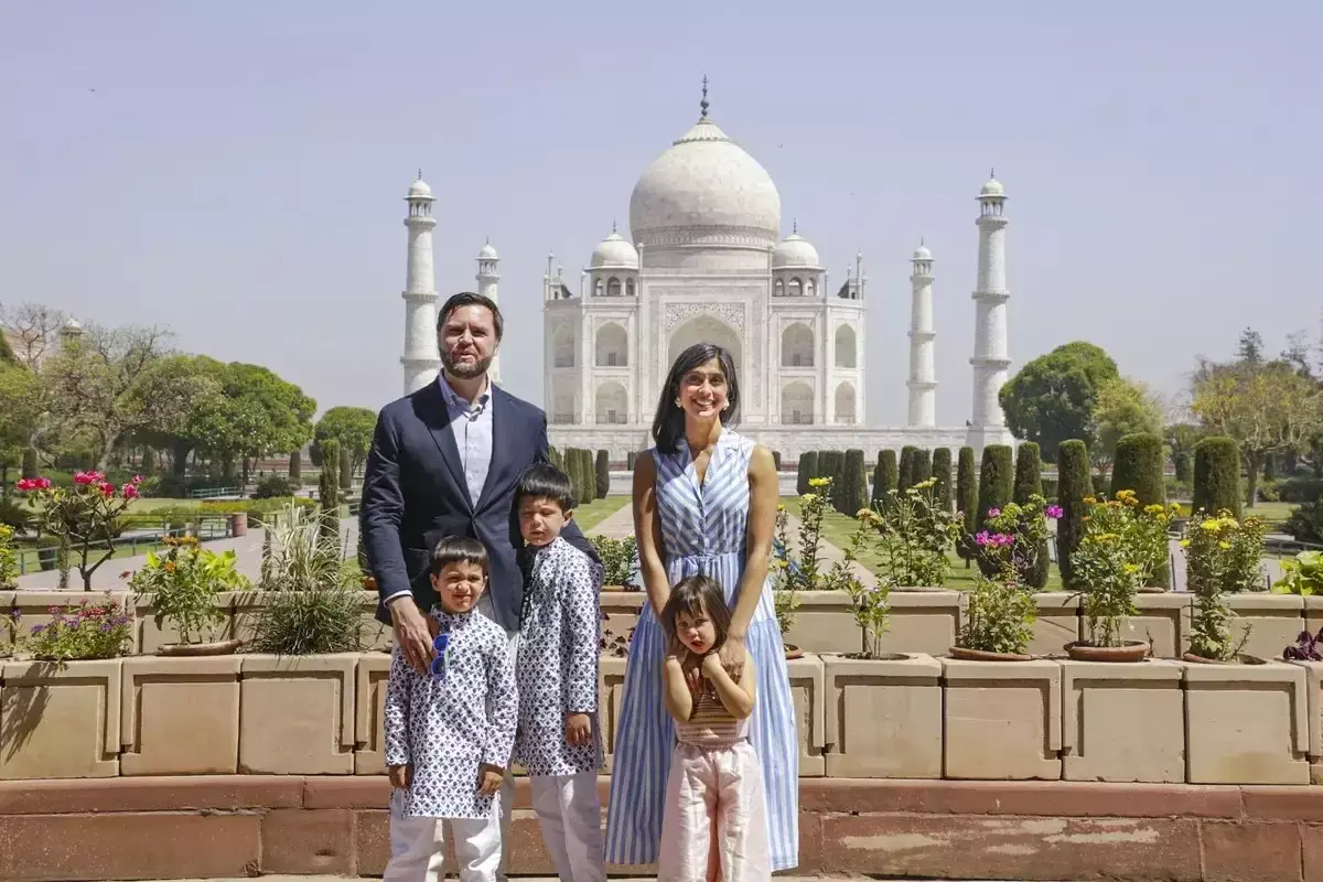 USA Vice President: ಕುಟುಂಬದೊಂದಿಗೆ ಉಪಾಧ್ಯಕ್ಷ ಜೆ.ಡಿ.ವ್ಯಾನ್ಸ್‌ ತಾಜ್‌ ಮಹಲ್‌ಗೆ ಭೇಟಿ