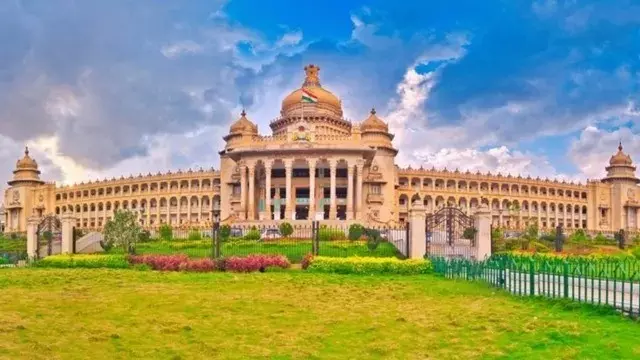 ಪ್ರವಾಸಿಗರ ನೆರವಿಗೆ ಸರ್ಕಾರದಿಂದ ಸಹಾಯವಾಣಿ ಪ್ರವಾಸಿಗರ ನೆರವಿಗೆ ಸರ್ಕಾರದಿಂದ ಸಹಾಯವಾಣಿ